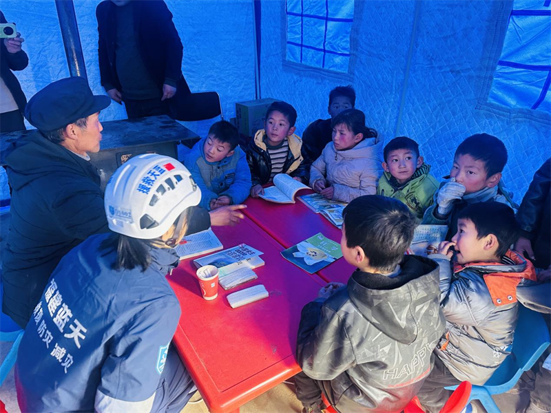平安归来！看福建省应急救援队伍在甘肃积石山地震救援的温暖时刻(图2)