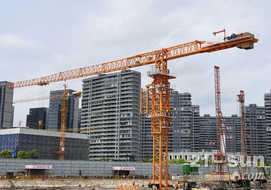 高质建华厦丨虎霸T8042塔机建地标工程 树行业“巨匠”！(图2)