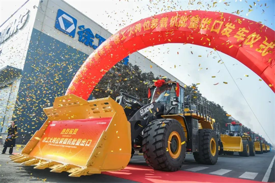 下一个“出口全球第一”？2024中国装载机已“出”战！(图1)